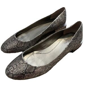 Tahari 7 Ranma Flats Iridescent Snake Print Metallic Squared Heel Round Toe